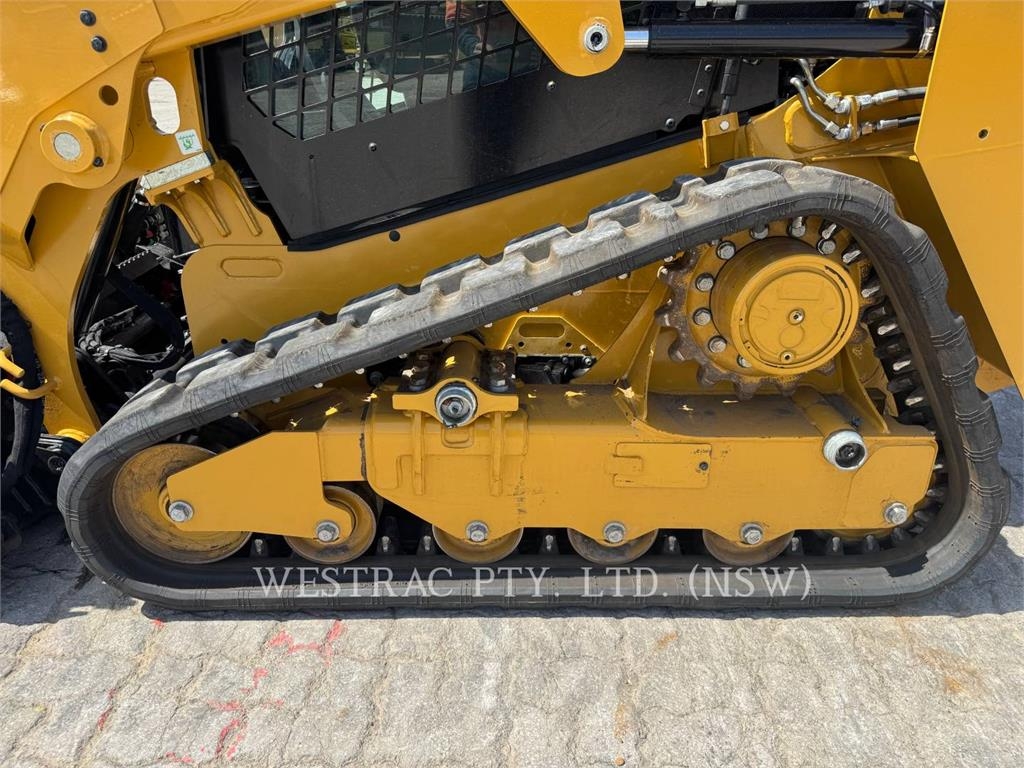CAT 239D3 image 11