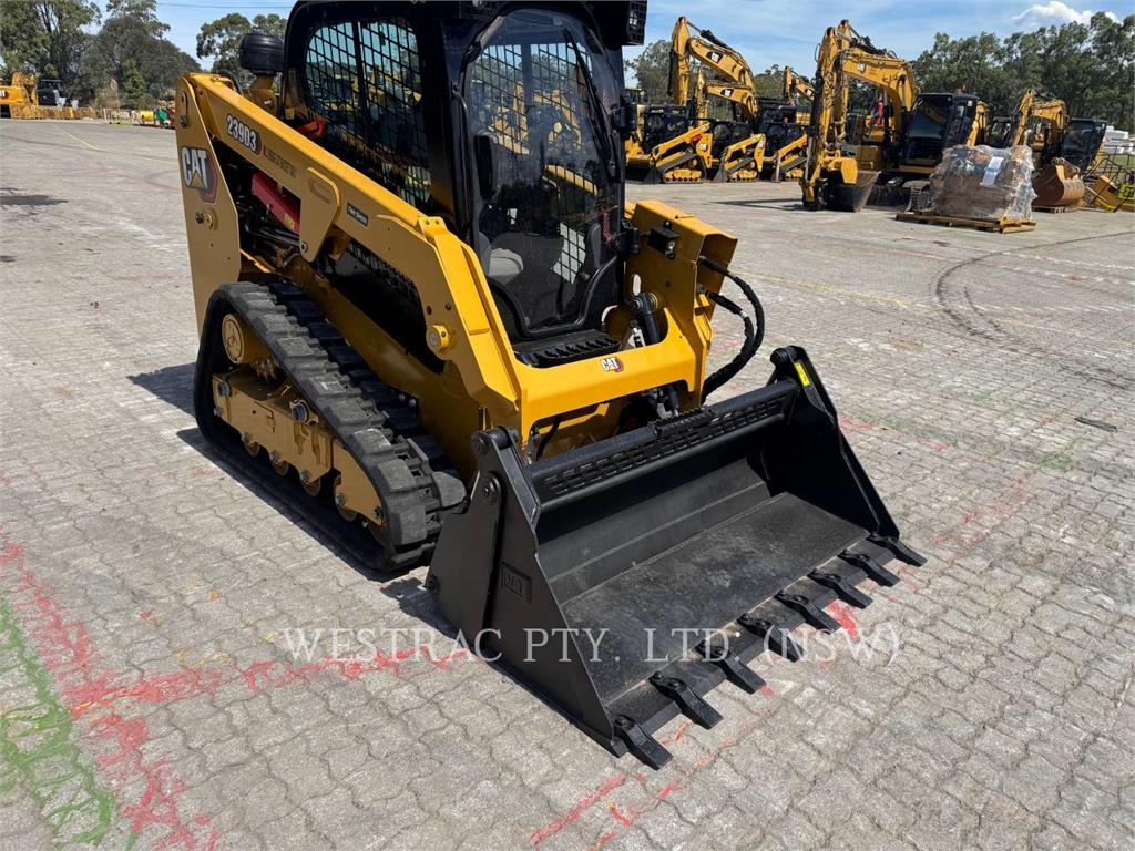 CAT 239D3 image 2