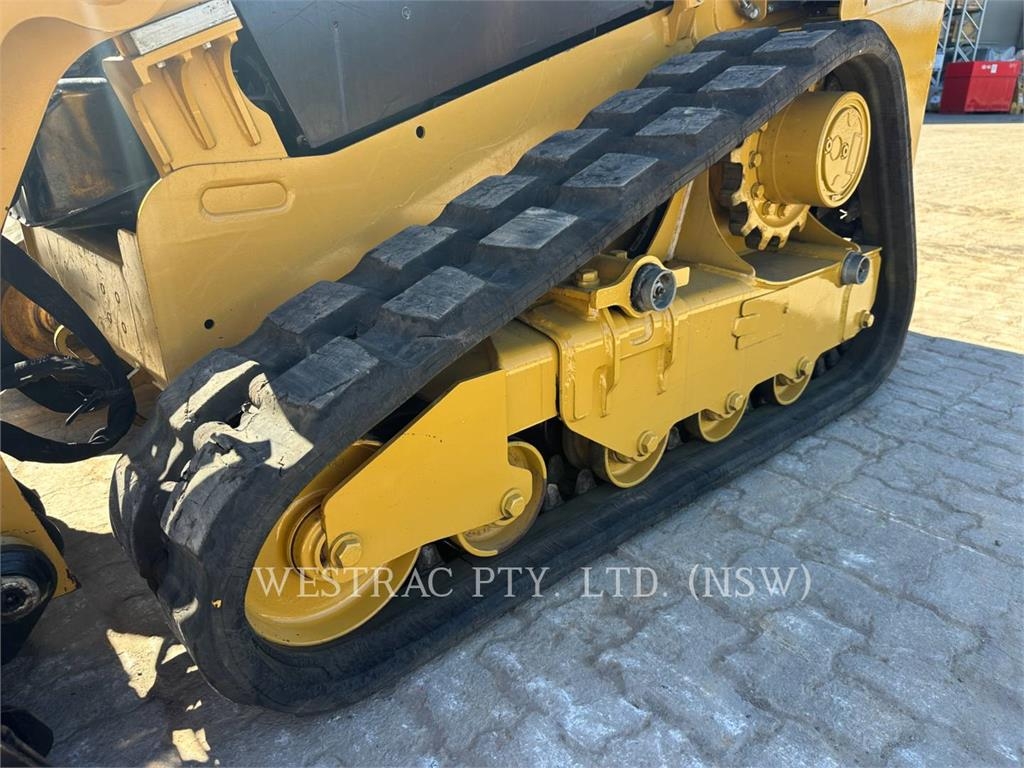 CAT 239D3 image 10