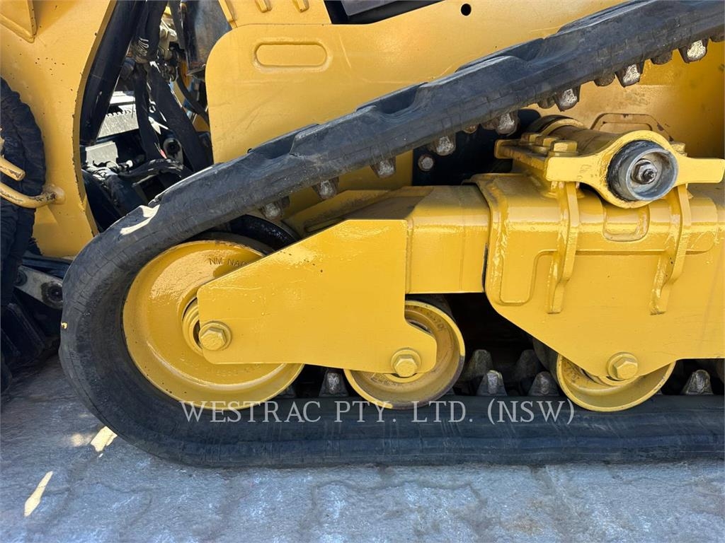 CAT 239D3 image 11