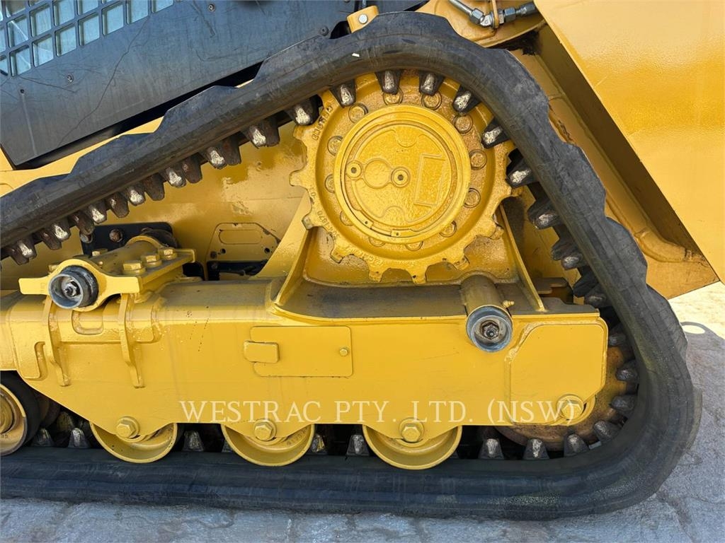 CAT 239D3 image 12