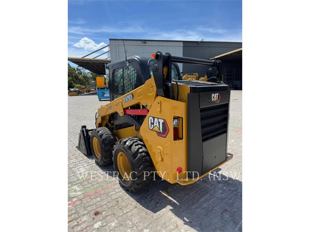 CAT 242D3 image 4