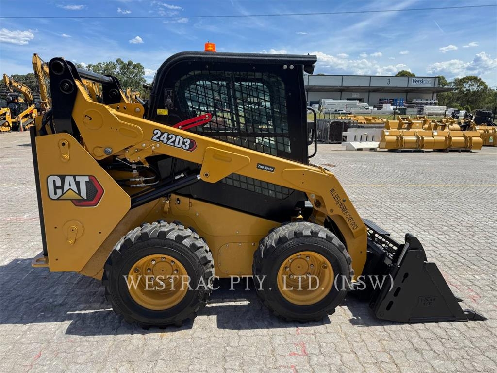 CAT 242D3 image 5