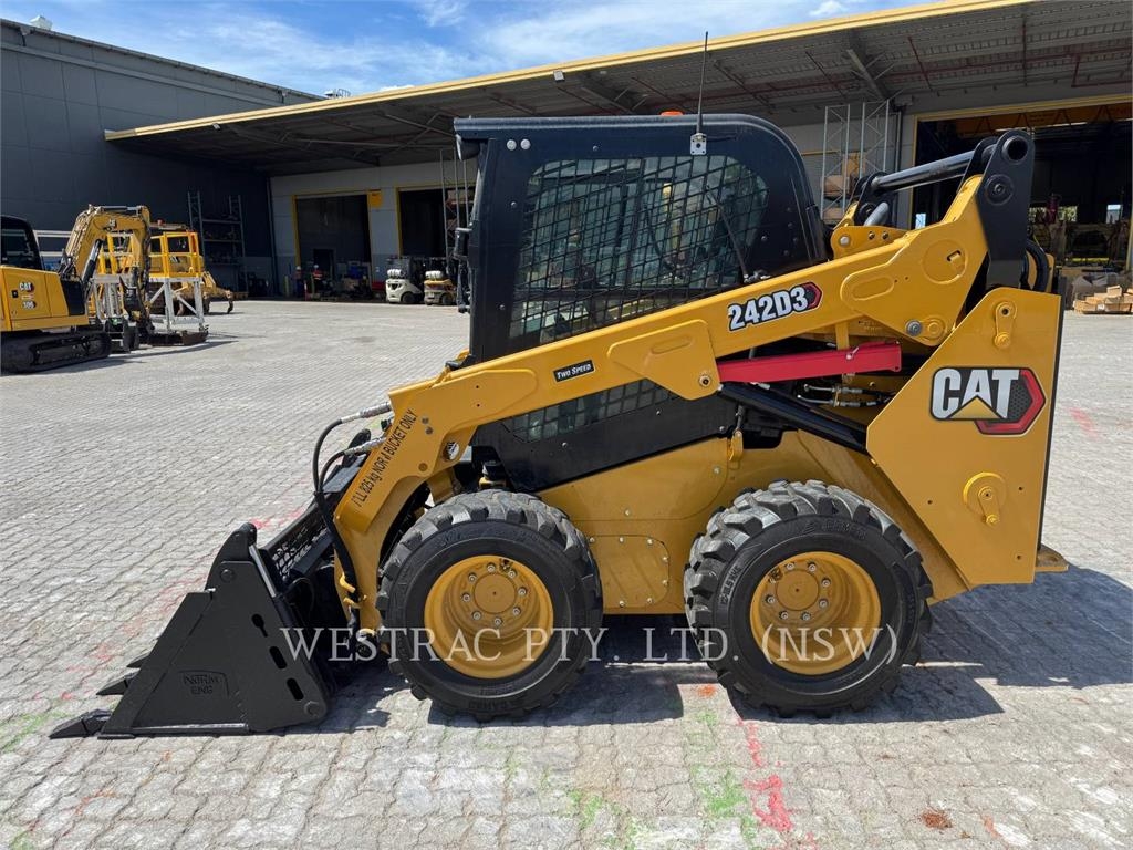 CAT 242D3 image 6