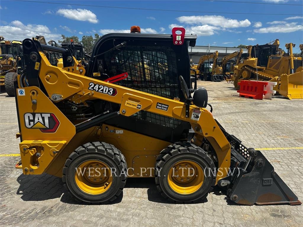 CAT 242D3 image 5