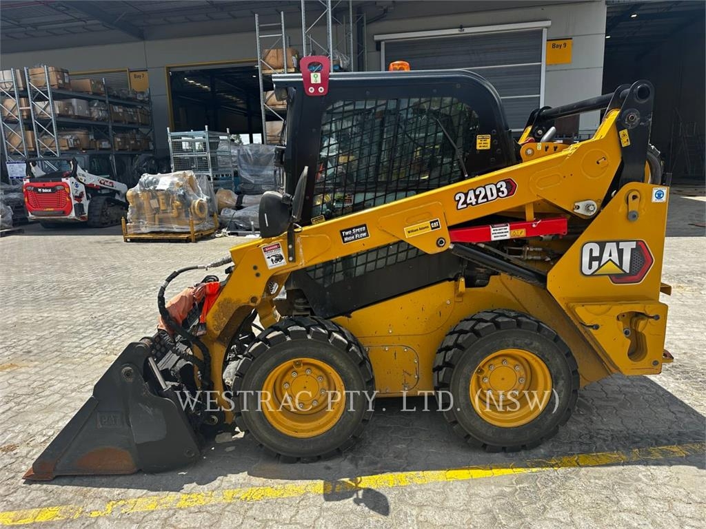 CAT 242D3 image 6