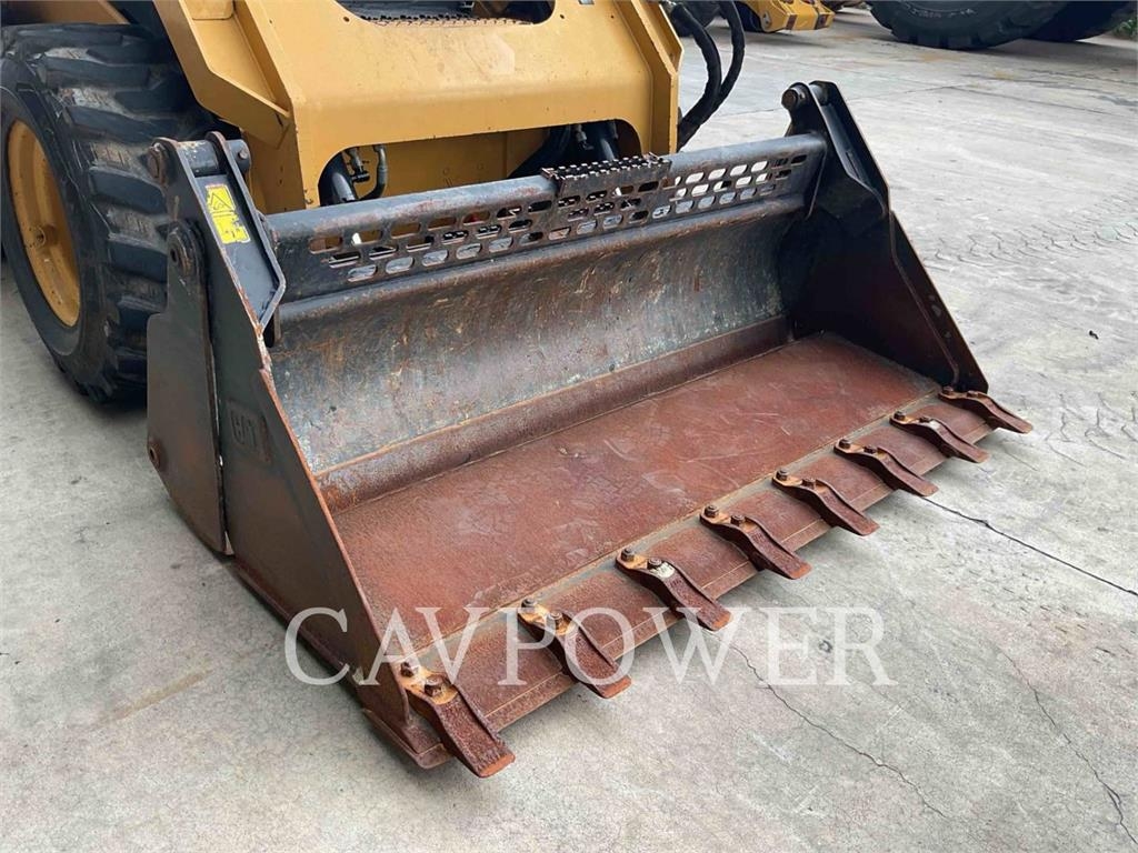 CAT 246D3LRC image 11