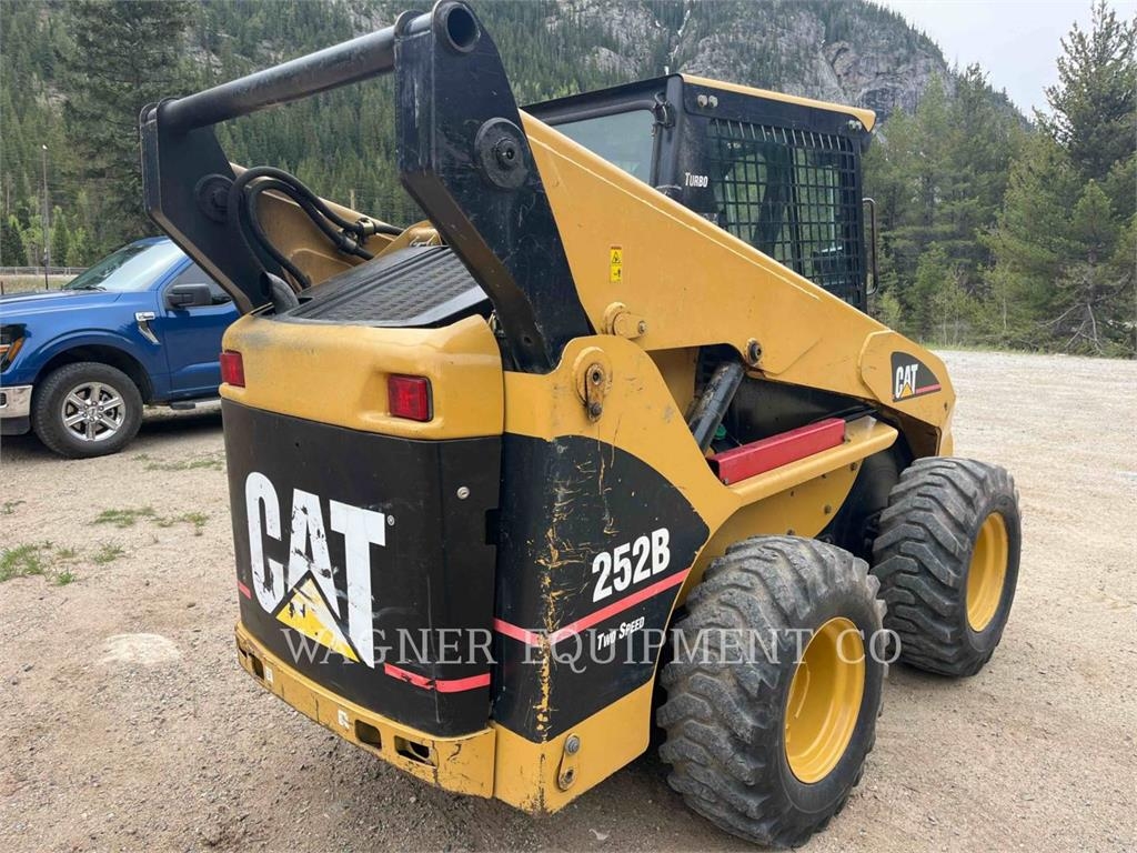 CAT 252B - Minicargadoras - Construcción - CATERPILLAR WORLDWIDE