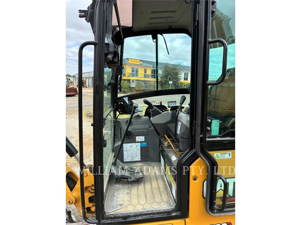 CAT 302 image 7
