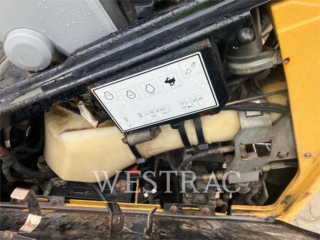 CAT 301.7D image 7
