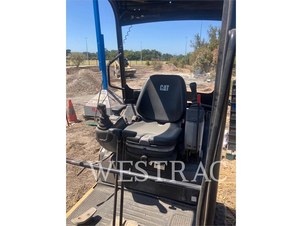 CAT 301.7D image 8