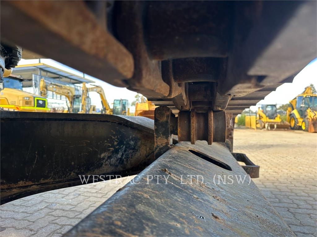CAT 320 image 11