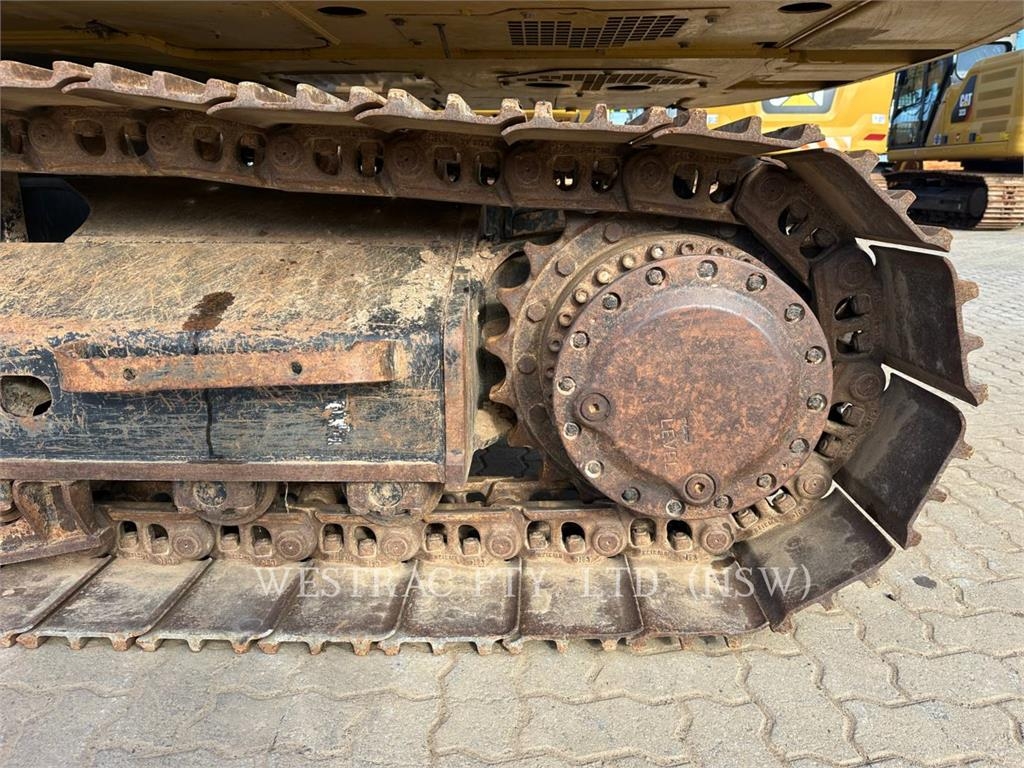 CAT 320 image 12