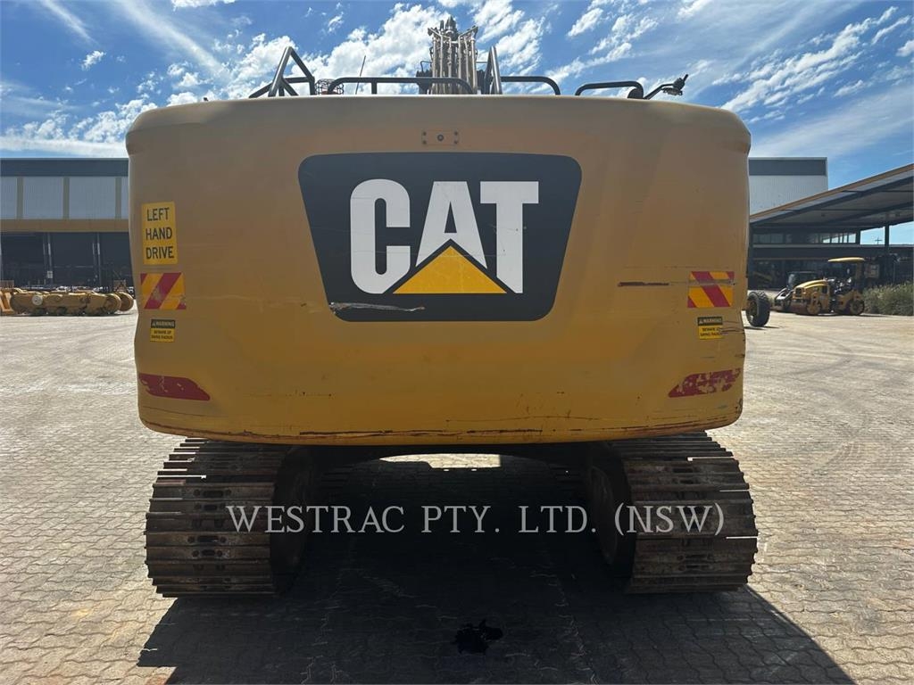 CAT 320 image 8
