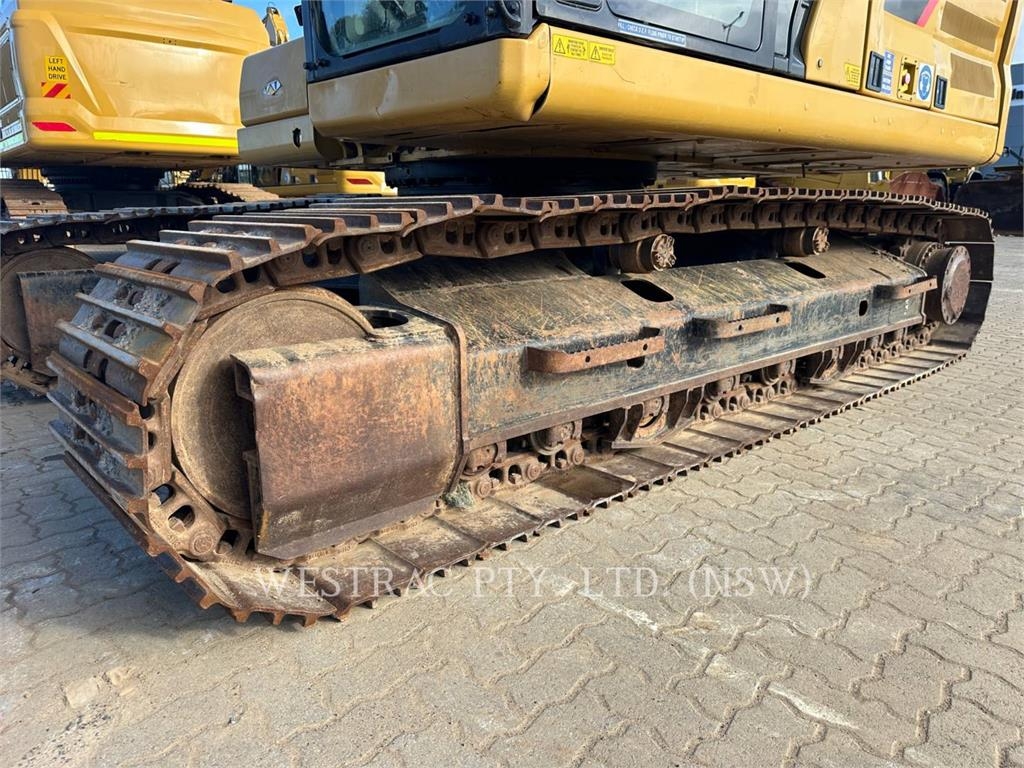 CAT 320 image 9