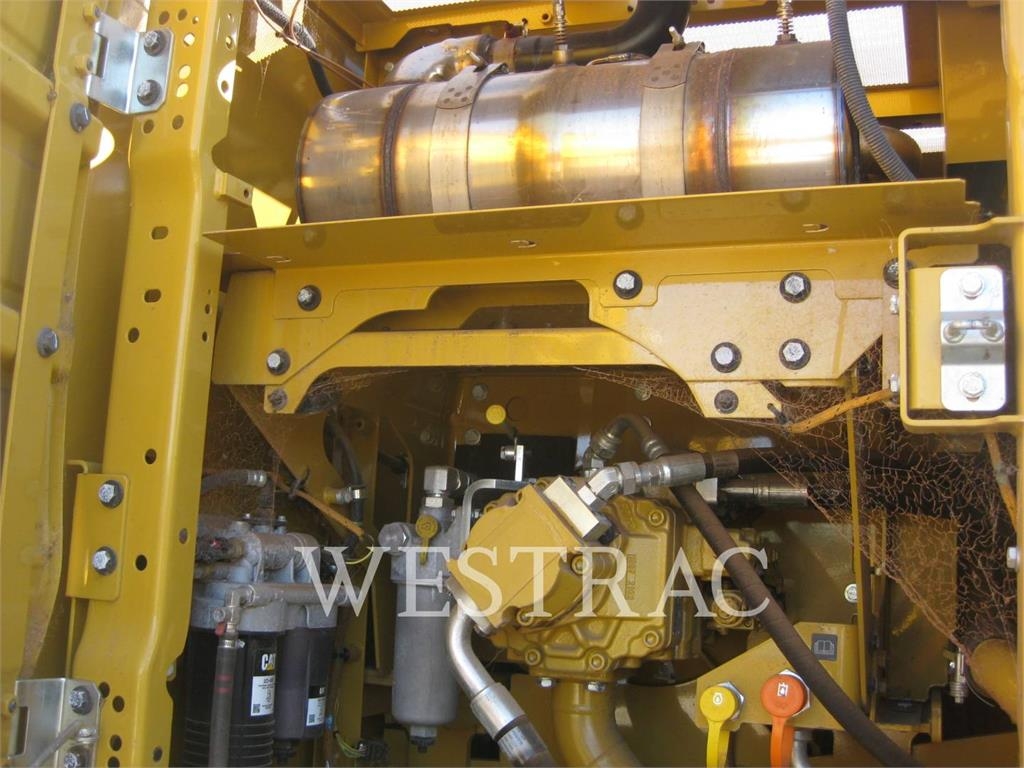 CAT 320 image 7