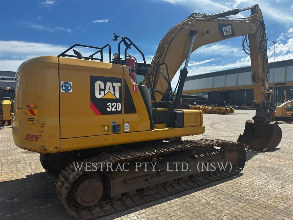 CAT 320 image 3
