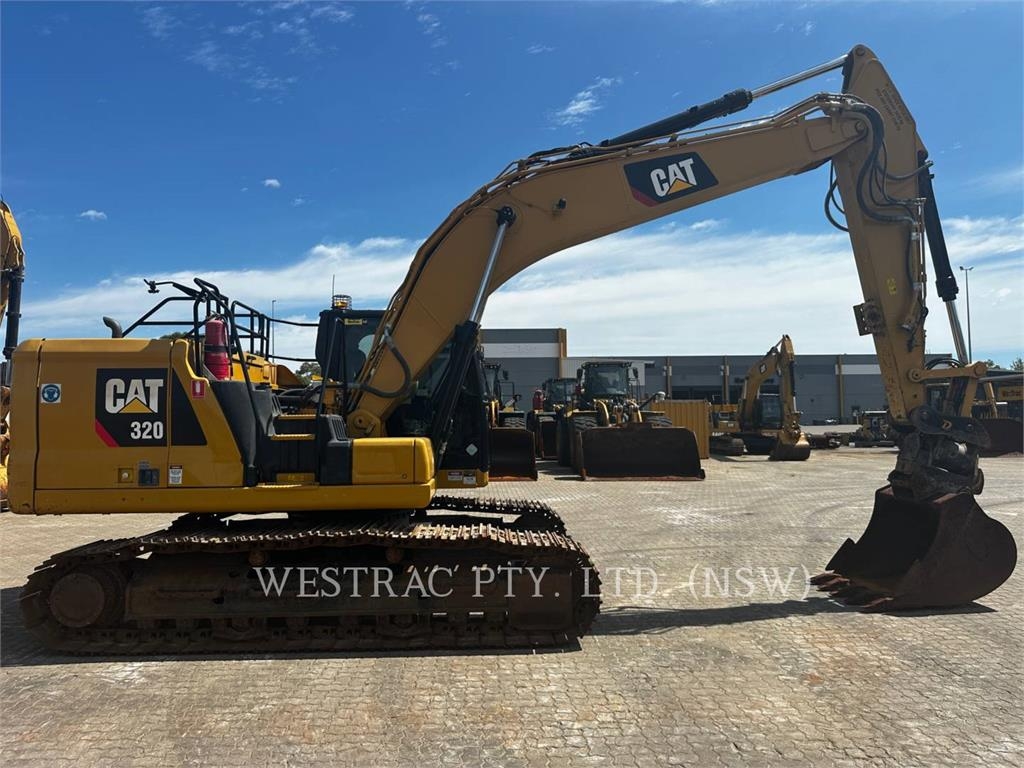 CAT 320 image 5