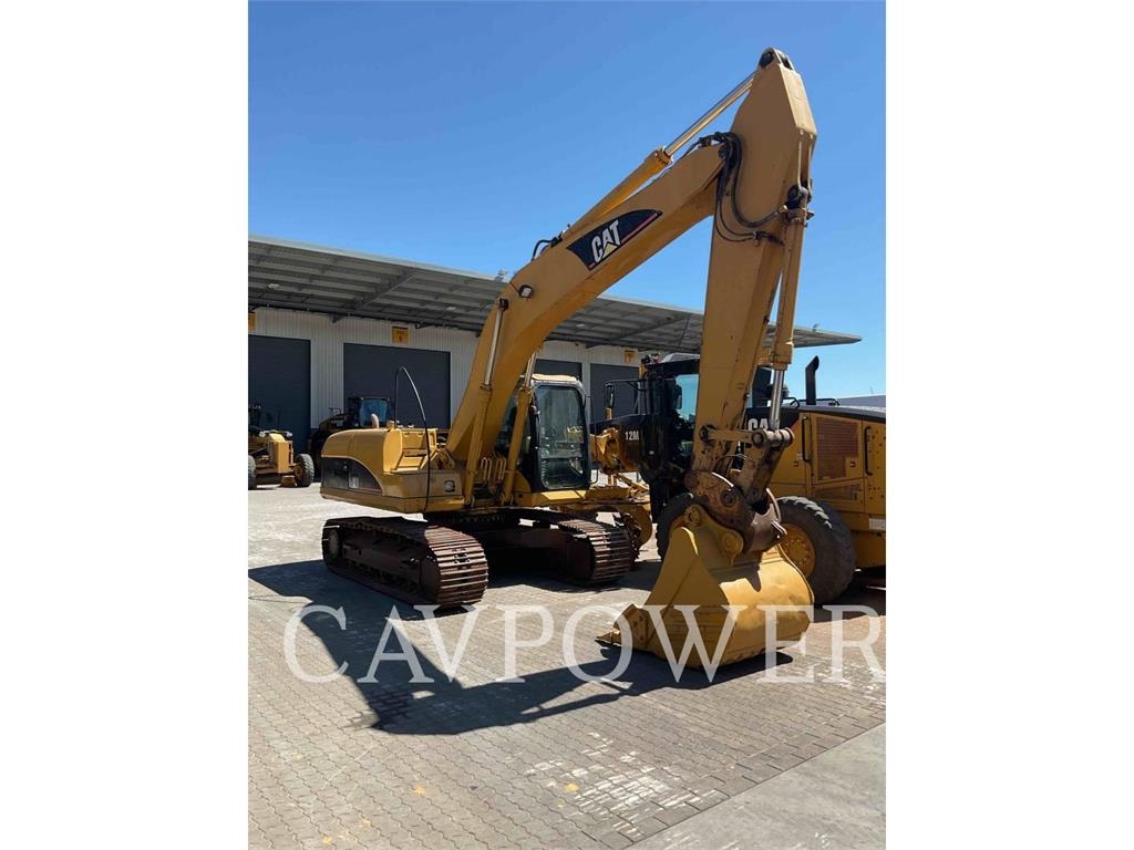 CAT 320C image 2
