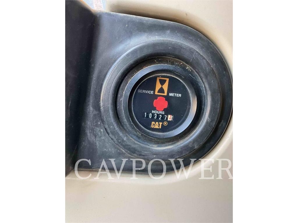 CAT 320C image 5