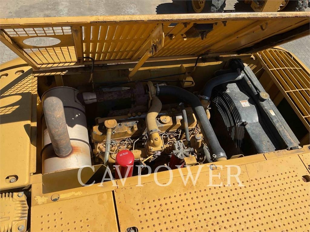 CAT 320C image 8