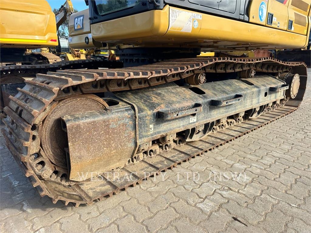 CAT 323 image 10