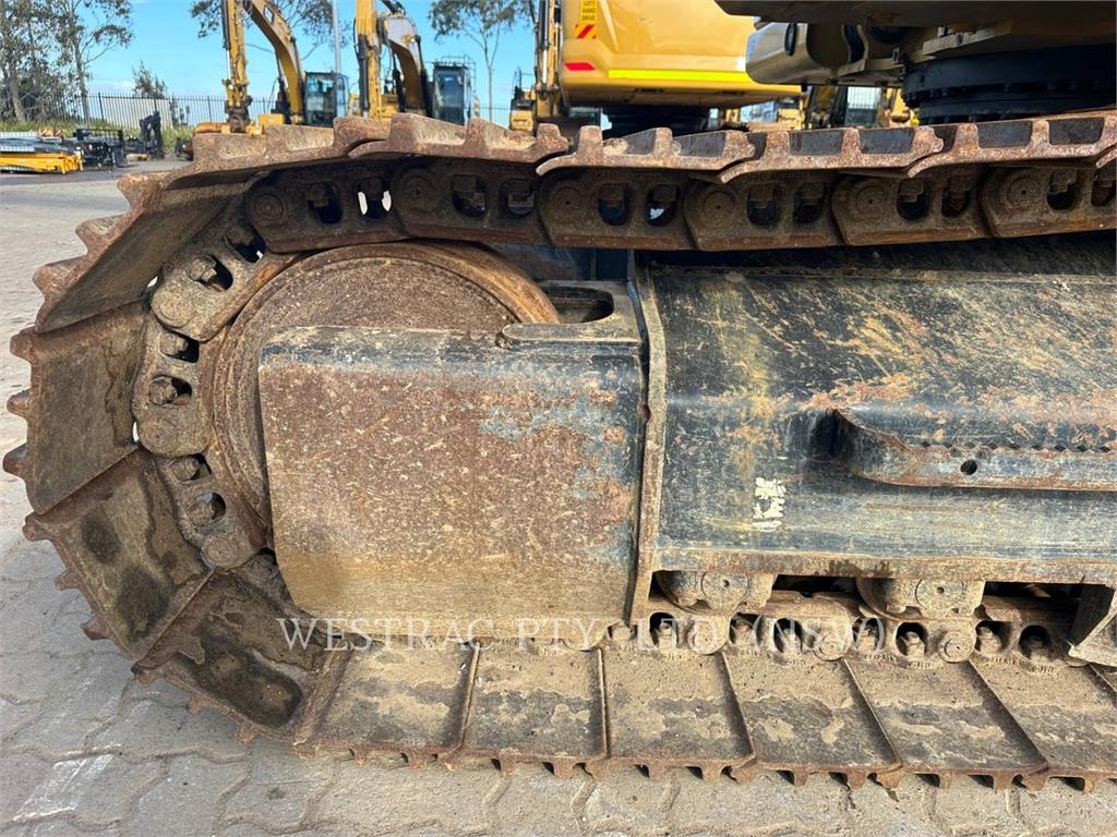 CAT 323 image 11