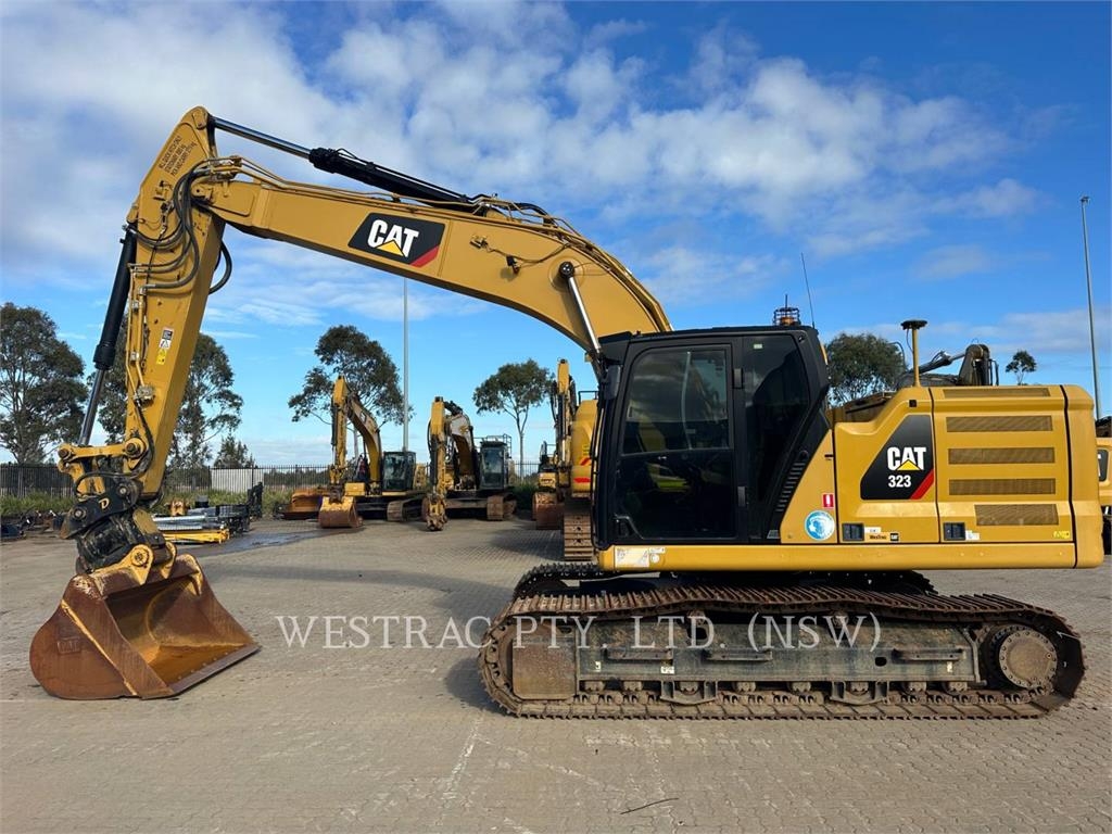 CAT 323 image 5