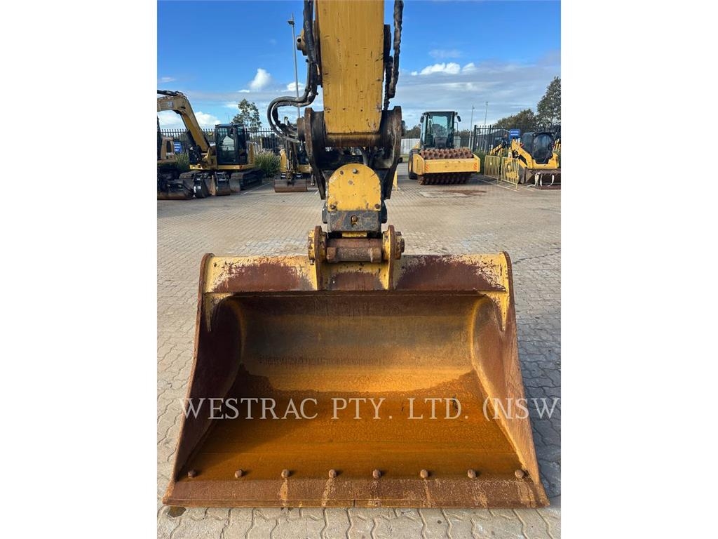 CAT 323 image 6