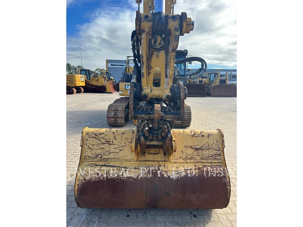 CAT 323 image 7