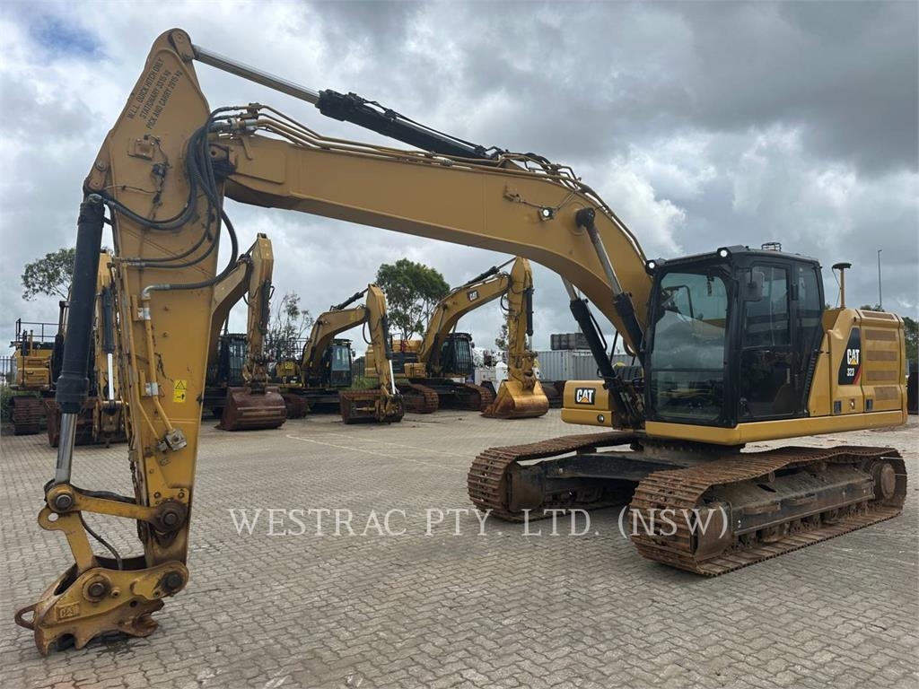 CAT 323 image 3