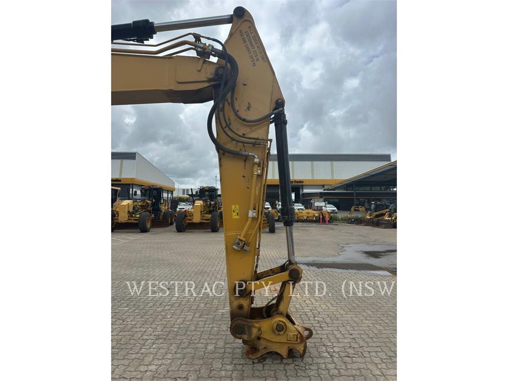 CAT 323 image 7