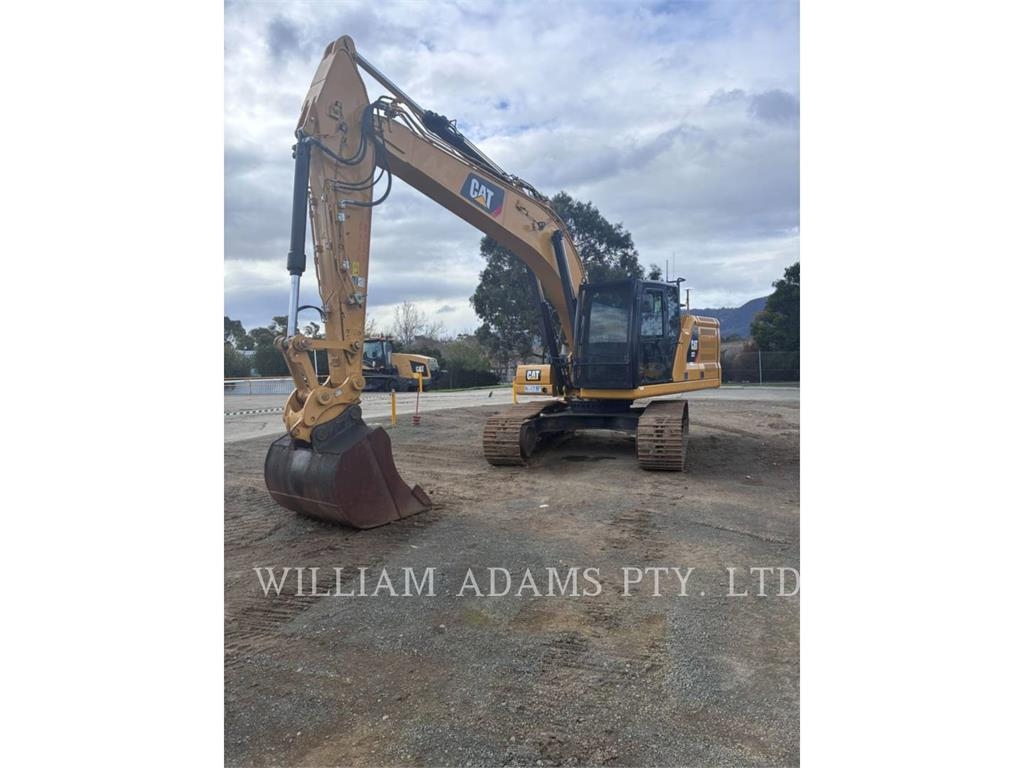 CAT 323 image 12