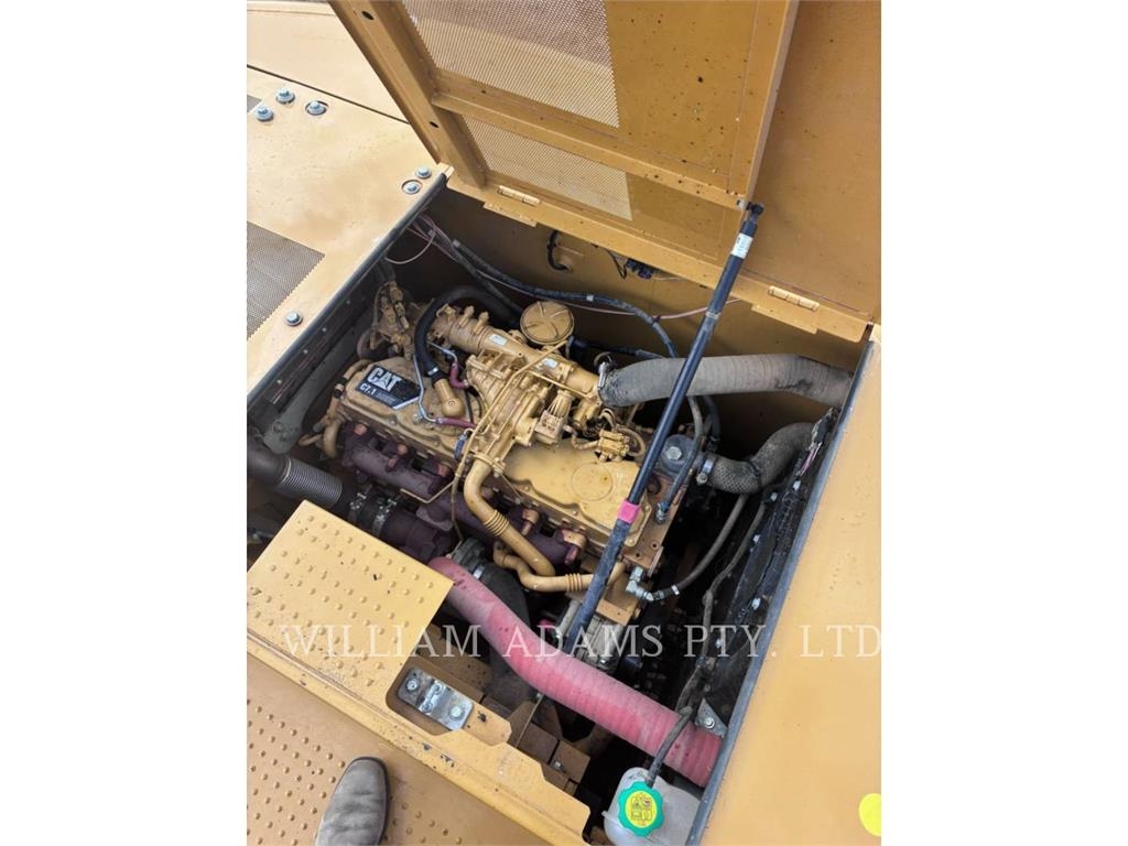 CAT 323 image 5