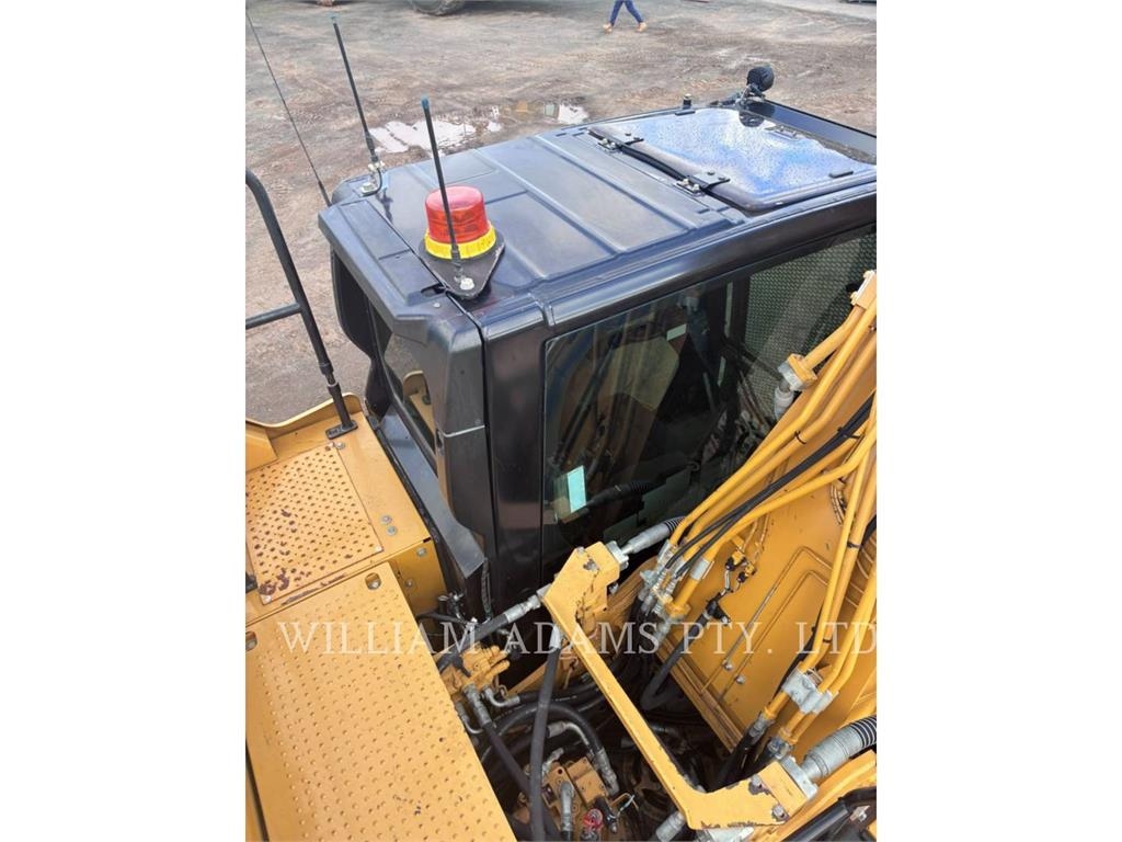 CAT 323 image 6