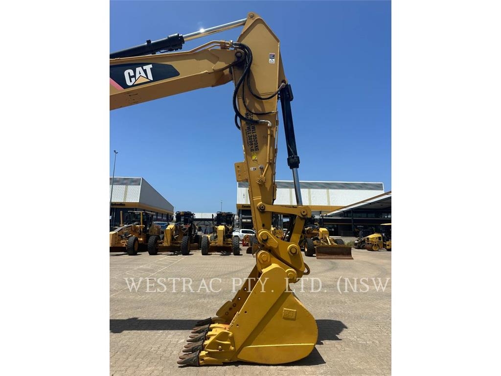 CAT 330F image 10
