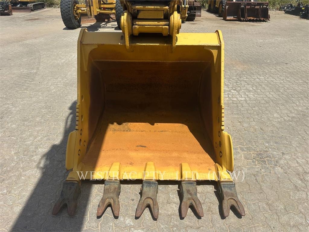 CAT 330F image 11