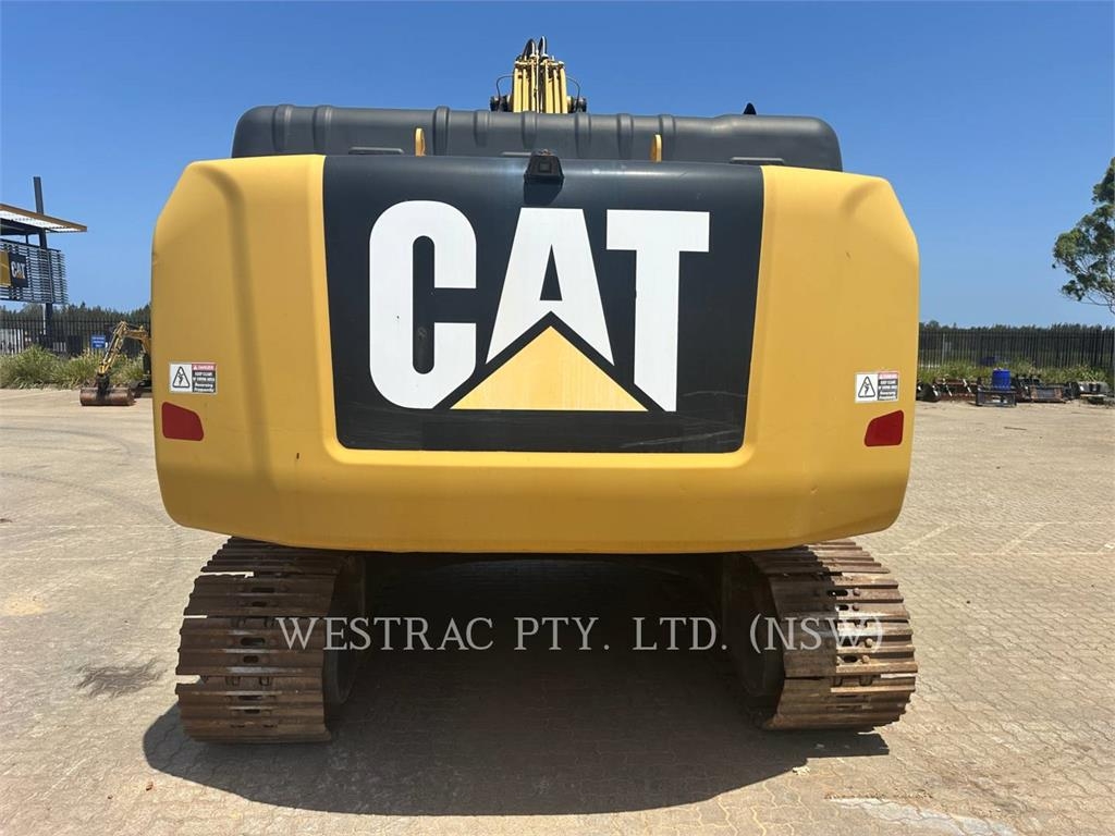 CAT 330F image 8