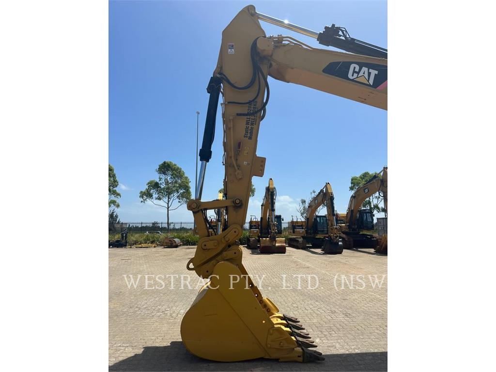 CAT 330F image 9