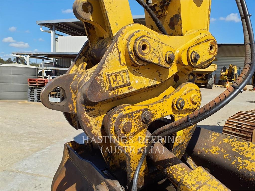 CAT 330FL image 12
