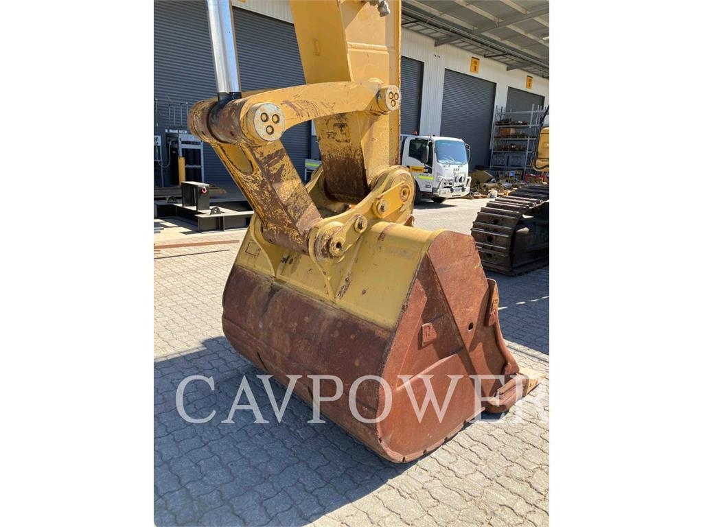 CAT 352F image 12