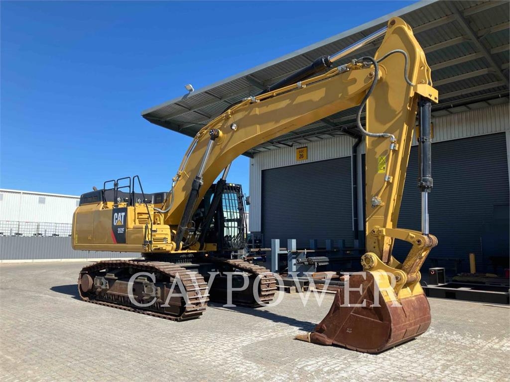 CAT 352F image 2
