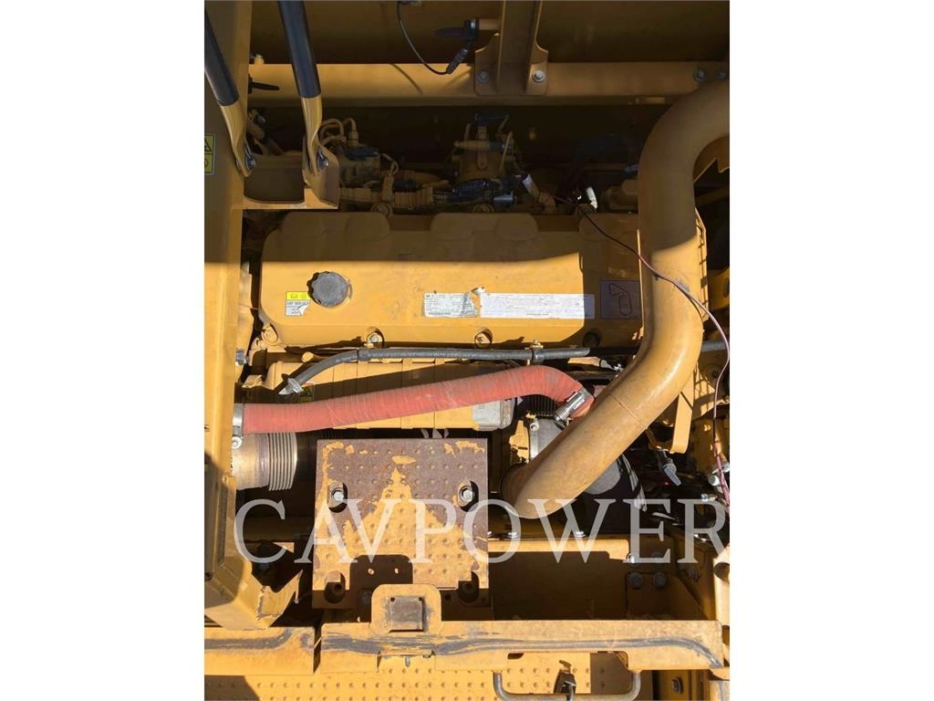 CAT 352F image 7