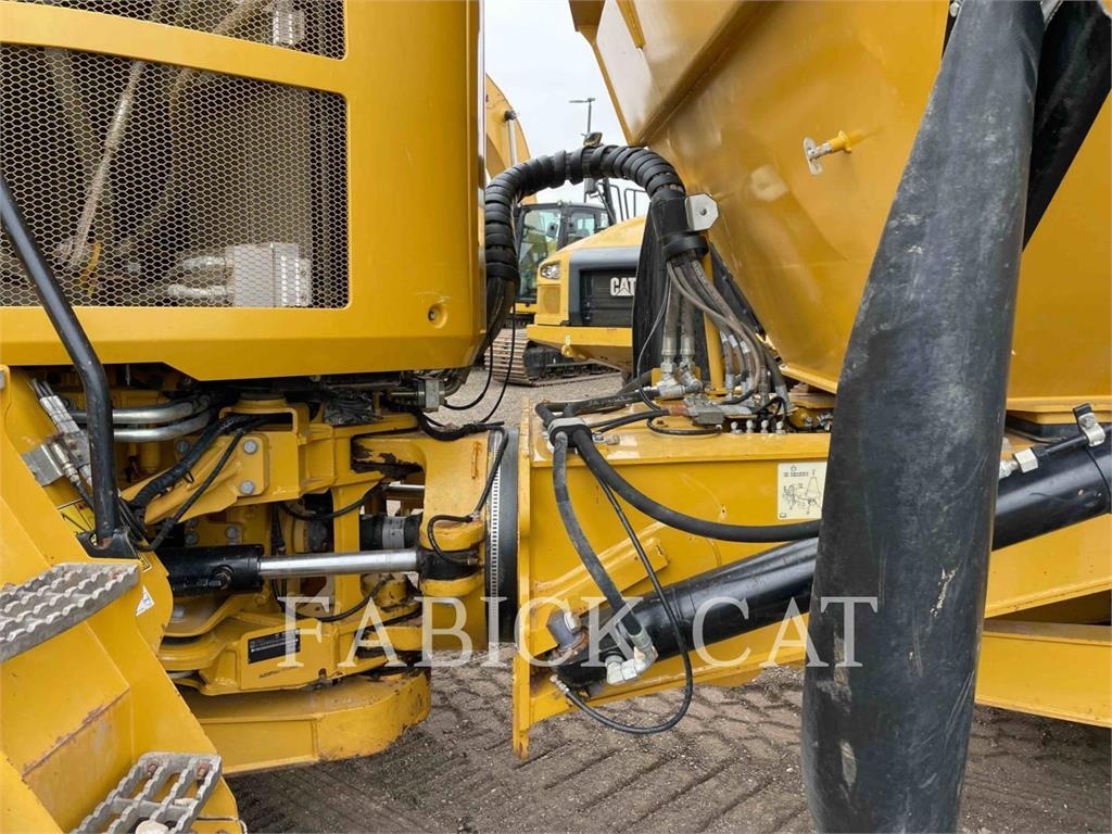 2017 CAT 725C2 For Sale - 229,000 USD | Cat Used