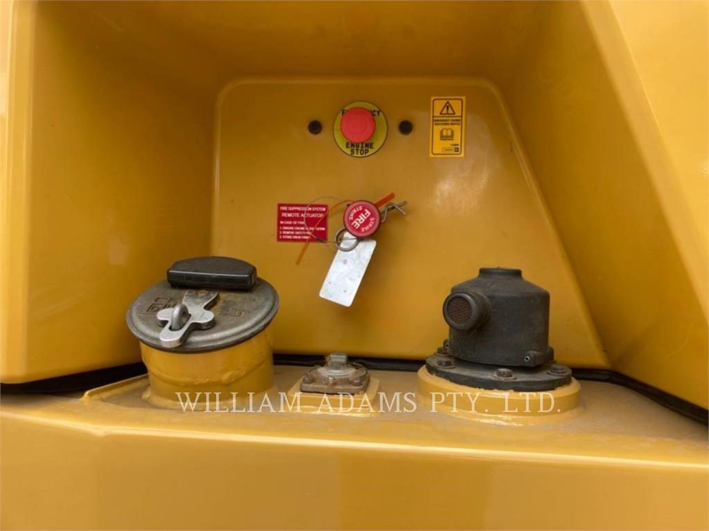 CAT 740E image 10