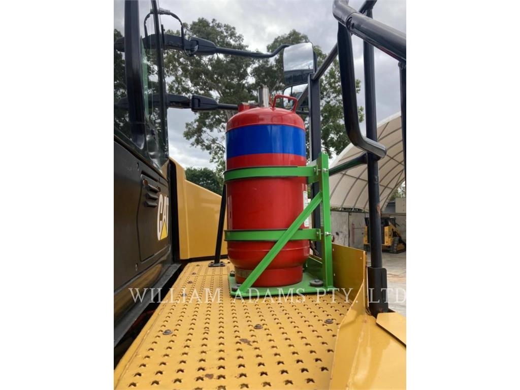 CAT 740E image 8