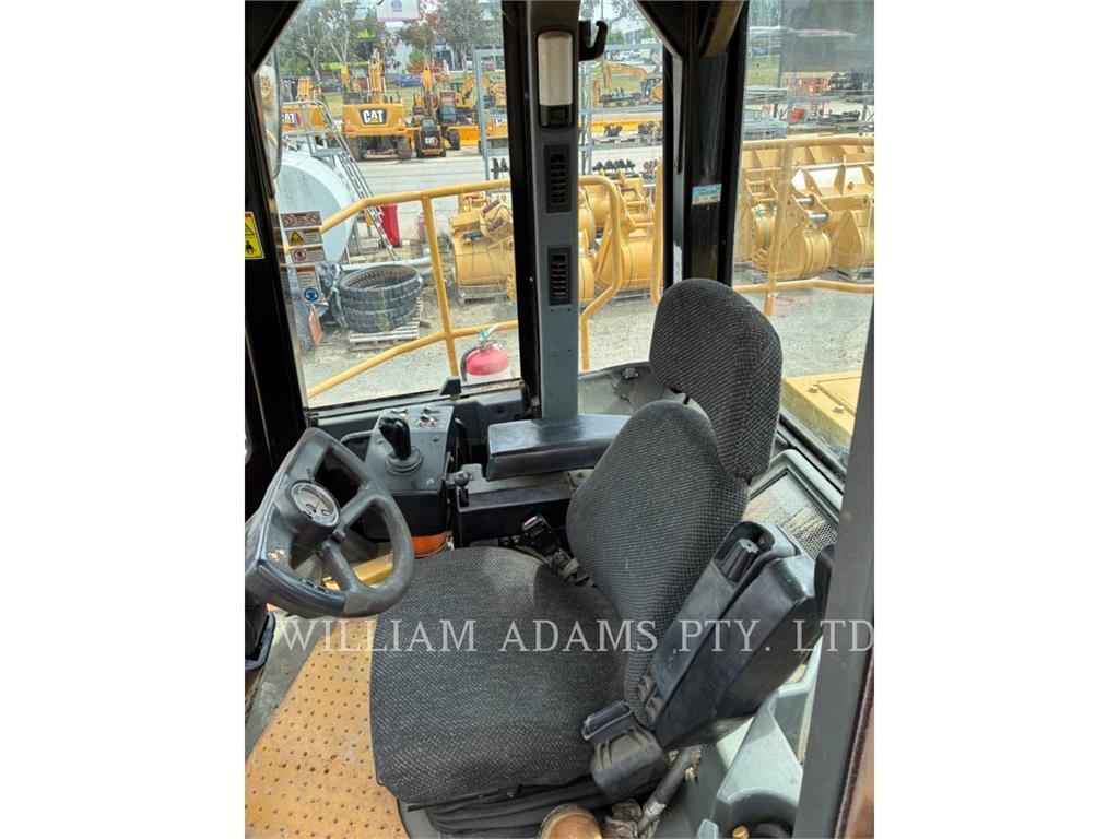 CAT 826H image 9