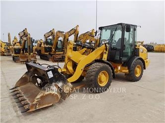 CAT 906m wheel loader スケールモデル 【新品未開封】 Cat Diecast 906M Compact Wheel Loader 85557 - Cat® Diecast