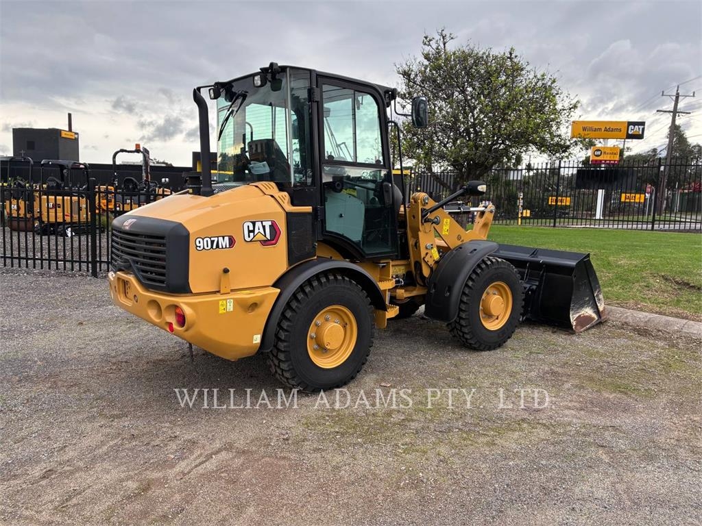CAT 907 image 3