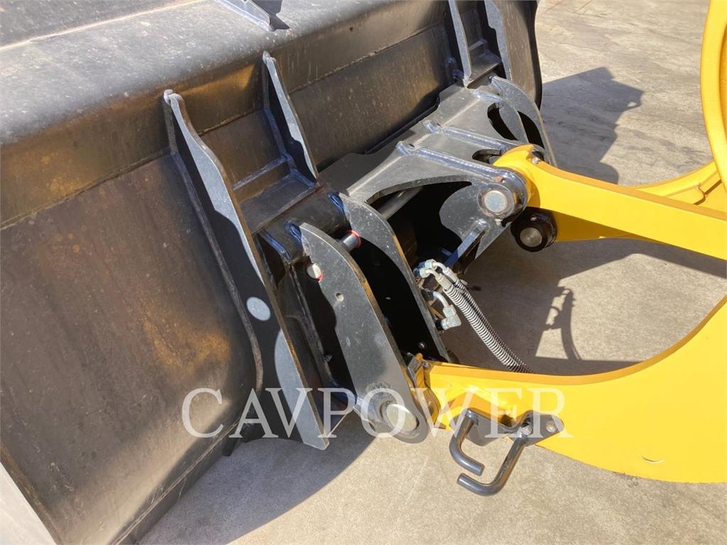 CAT 907M image 12